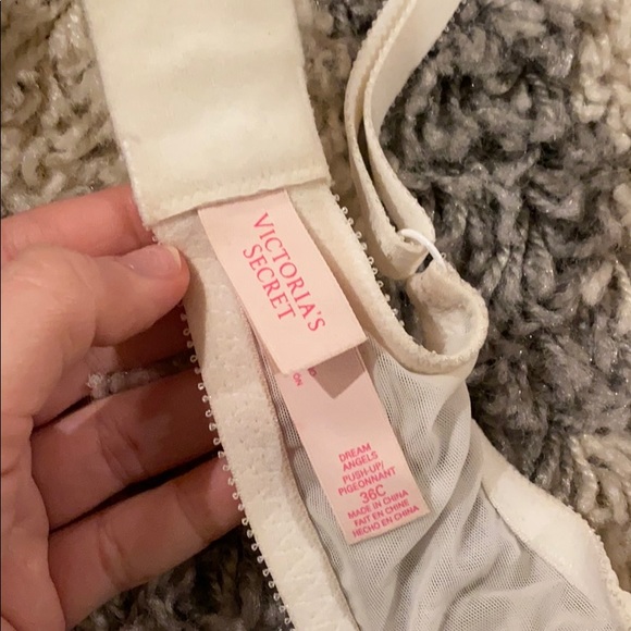 Women’s Victoria’s Secret Bra - Picture 5 of 7